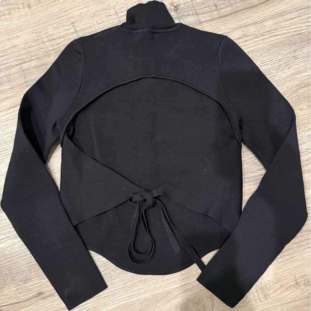 Zara Black Long Sleeve Cutout Back Crop Top